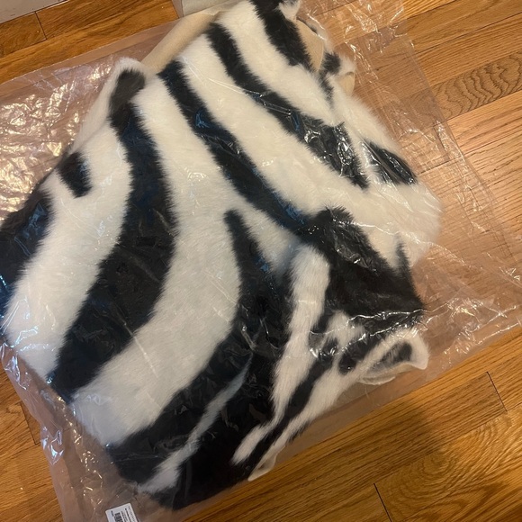 NuLoom Clara Faux Zebra Fur Washable Area Rug 6x8 - Picture 9 of 10